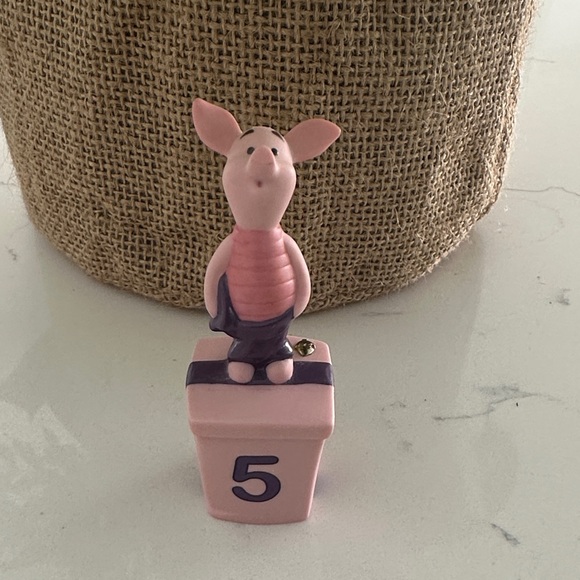 Disney Other - Disney Pooh And Friends - "Five is for Friendships that never End" figurine